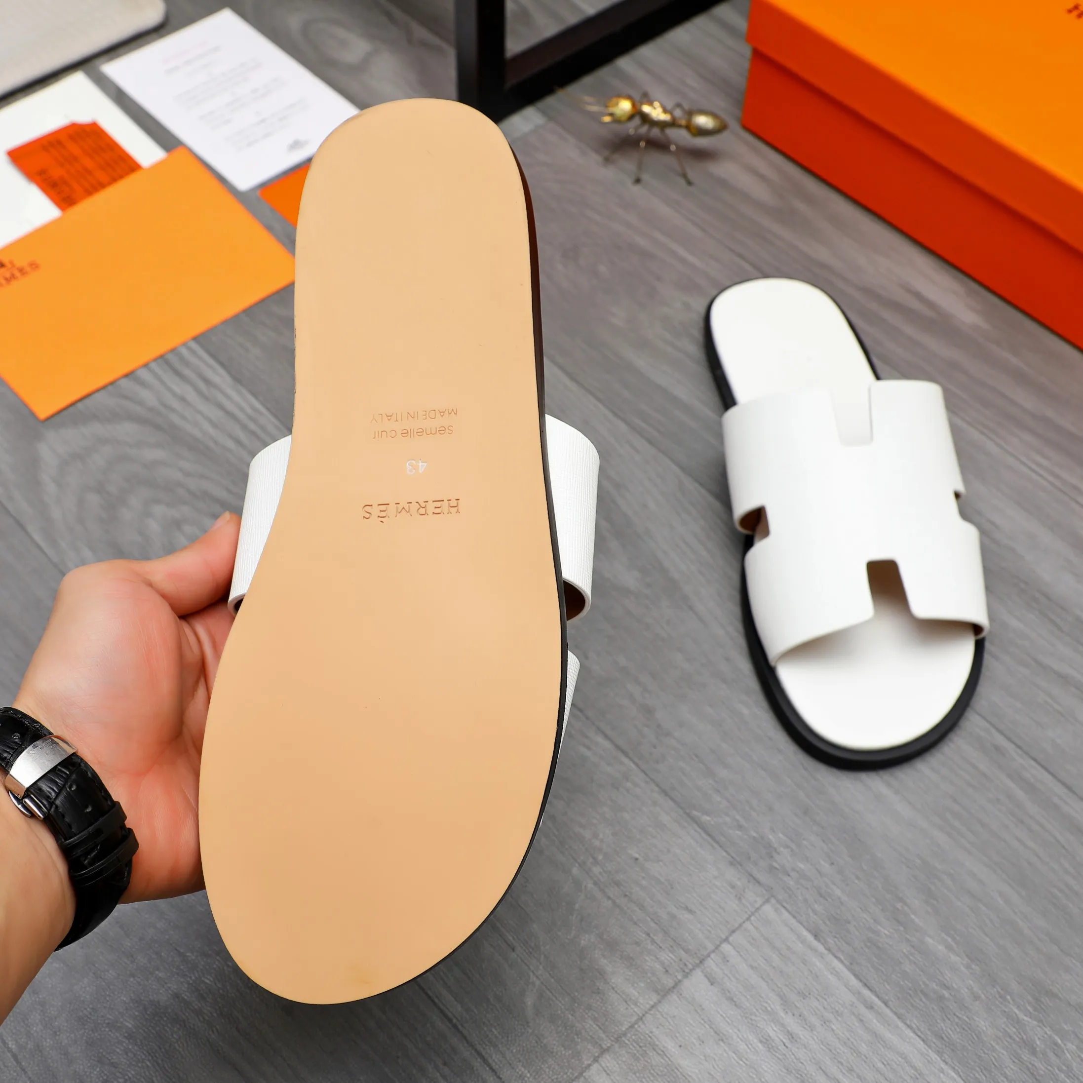 Men's shoes 💰280 Product trademark: Hermes "Hermes" slippers Regular size: 38-46 Product material: vertical grain cowhide upper, microfiber lining, original outsole
